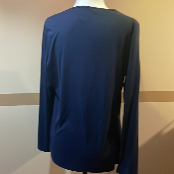 Nwot, long sleeved Liz Claiborne top.Size Large. Navy Blue color. - Picture 2 of 4